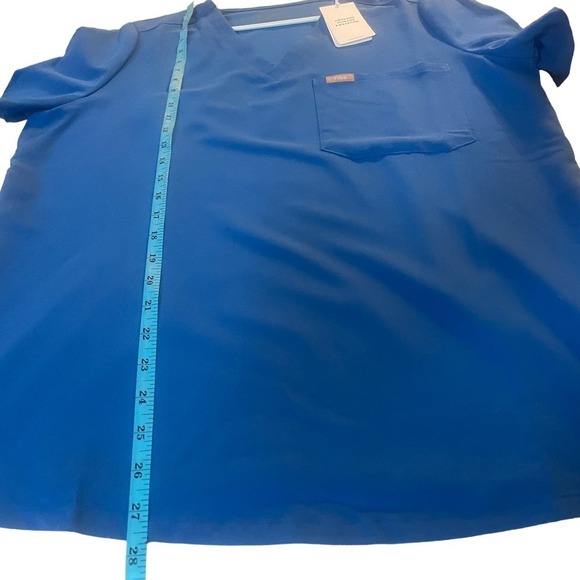 NWT FIGS Technical Collection Catarina One-Pocket Scrub Top - Picture 7 of 16